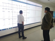 人才峰會(huì)專家參觀云平臺(tái)