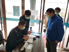 進(jìn)公司前登記、測(cè)量體溫